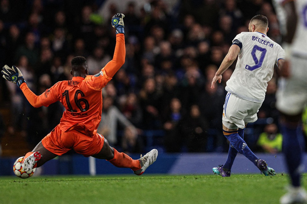 Rio Ferdinand: Benzema đã thoát khỏi cái bóng của Ronaldo - Ảnh 2.