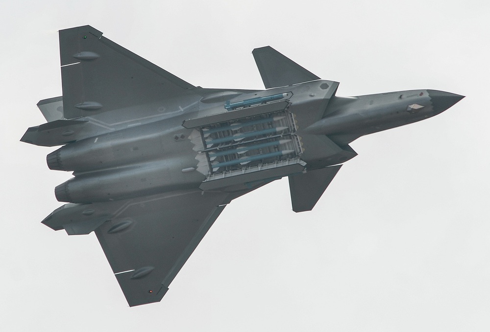 J-20 chạm trán F-35 trên biển: Tướng Mỹ tuyên bố điều đáng kinh ngạc về máy bay Trung Quốc - Ảnh 3.