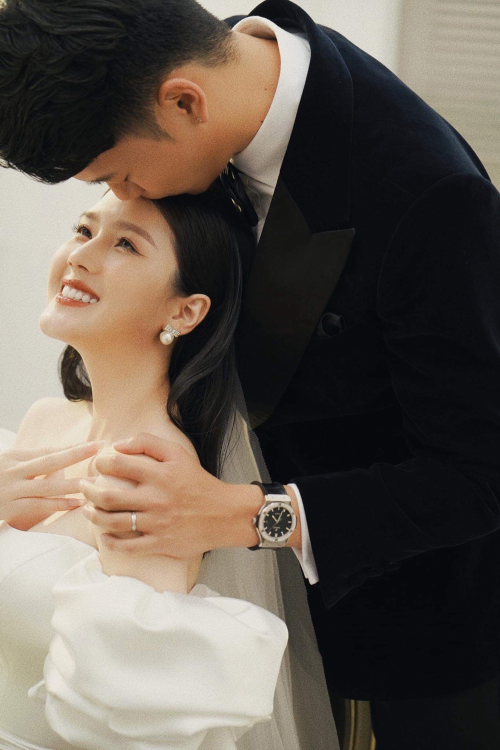Vợ chồng Thành Chung tung bộ ảnh cưới cực đẹp trước lễ thành hôn ở Hà Nội - Ảnh 7.