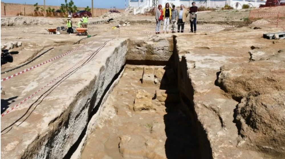 Unexpectedly dug an intact cemetery underground in Spain - Photo 1.