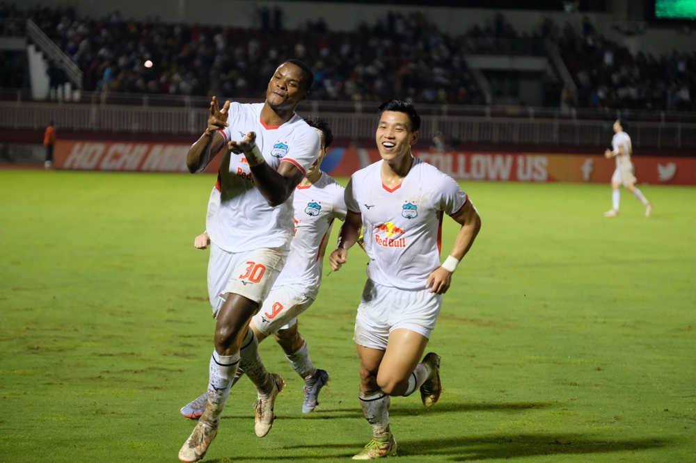 AFC Champions League: HAGL gieo sầu cho bóng đá Trung Quốc; Malaysia, Thái Lan có kỳ tích - Ảnh 1.