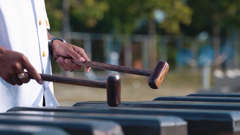   CLIP: Admire the stone instrument at the square that set a Vietnamese record - Photo 4.