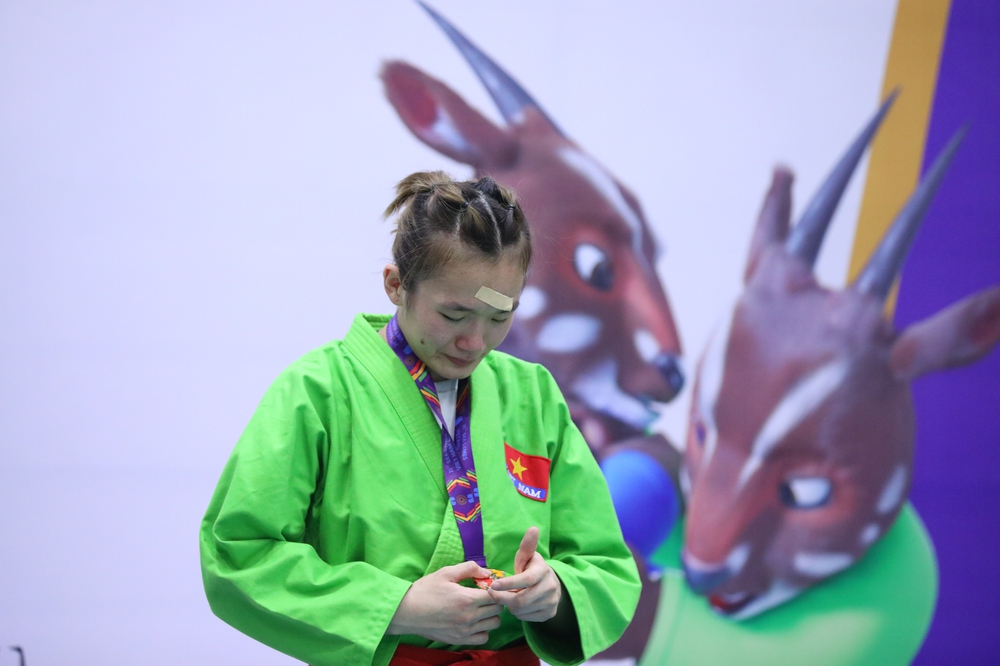 Trượt tấm huy chương trong dự tính, nữ võ sĩ Việt Nam bật khóc trên bục nhận giải - Ảnh 6.