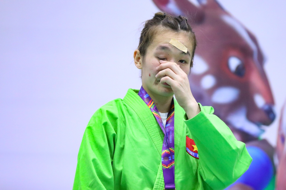 Trượt tấm huy chương trong dự tính, nữ võ sĩ Việt Nam bật khóc trên bục nhận giải - Ảnh 5.