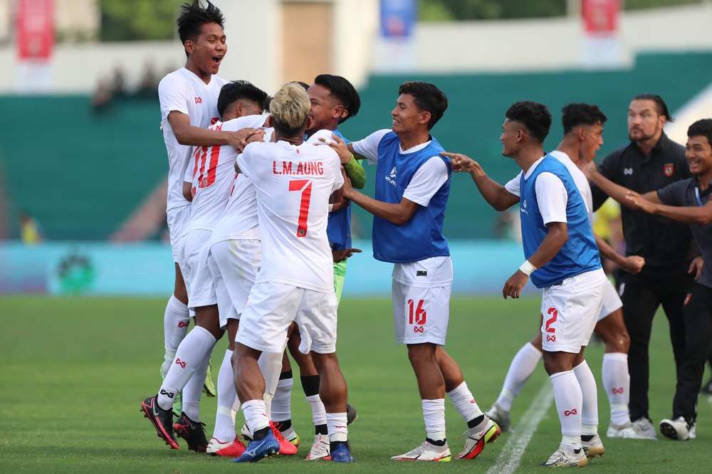 U23 Myanmar đẩy U23 Việt Nam xuống hạng nhờ chiến thắng nghẹt thở trước Philippines - Ảnh 1.