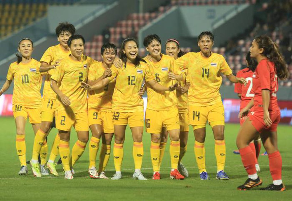 Thắng đậm Singapore, tuyển nữ Thái Lan ra quân suôn sẻ ở SEA Games 31 - Ảnh 4.