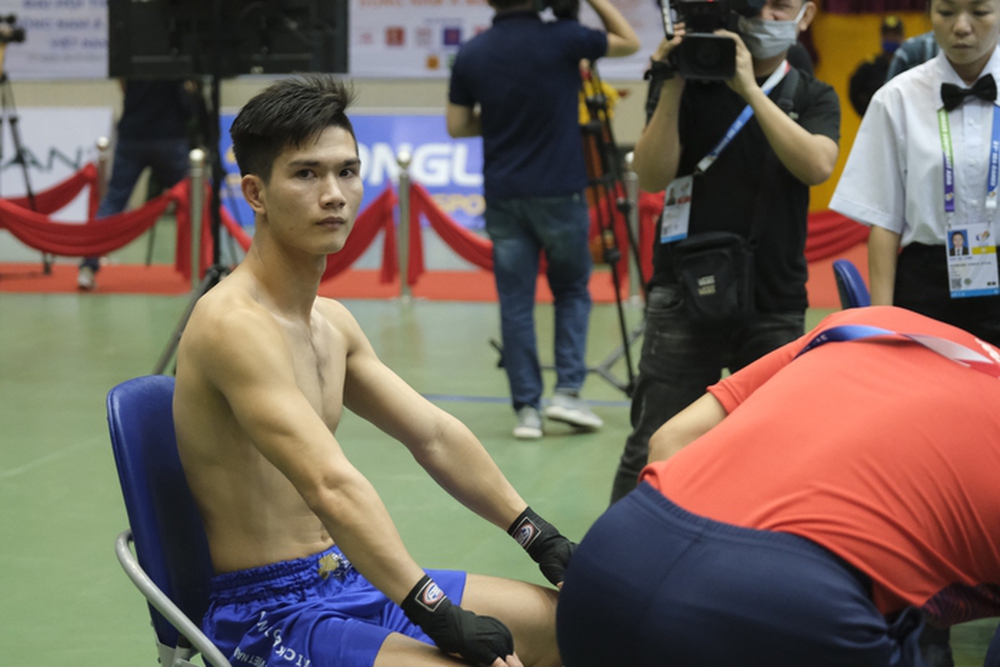 Nam thần kickboxing Nguyễn Quang Huy thắng nhọc võ sĩ Campuchia - Ảnh 5.