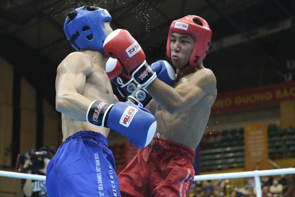 Nam thần kickboxing Nguyễn Quang Huy thắng nhọc võ sĩ Campuchia - Ảnh 7.