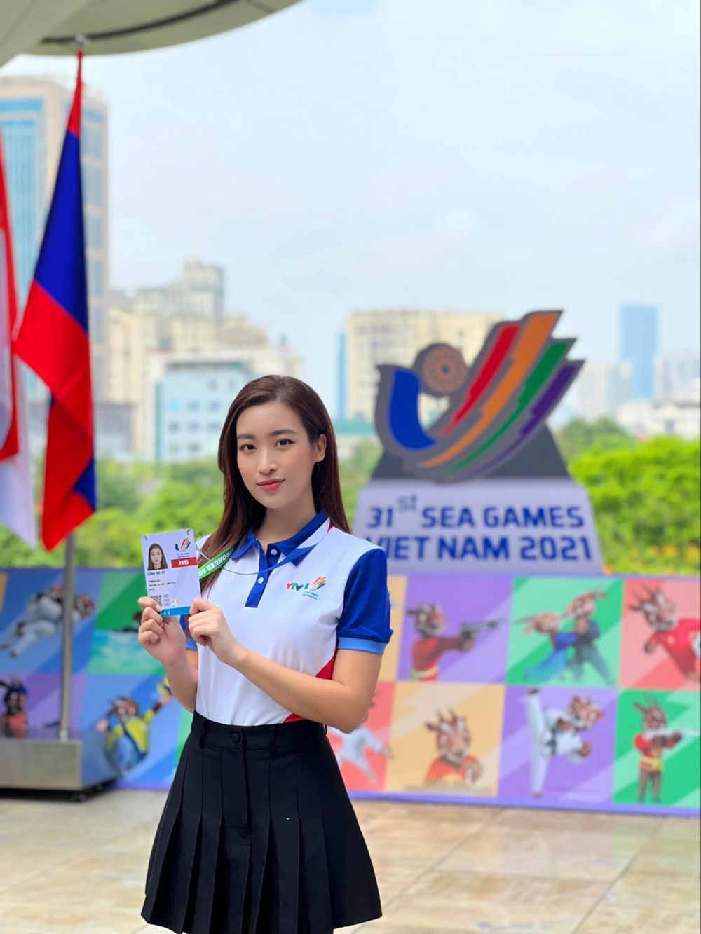 Hoa hậu Đỗ Mỹ Linh chia sẻ cảm xúc, áp lực khi dẫn trực tiếp bản tin về SEA Games 31 - Ảnh 3.