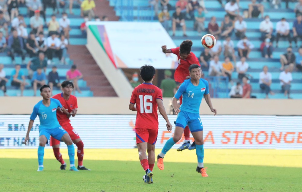 U23 Singapore xuất sắc đánh bại U23 Campuchia, chiếm lấy ngôi đầu bảng của Thái Lan - Ảnh 3.