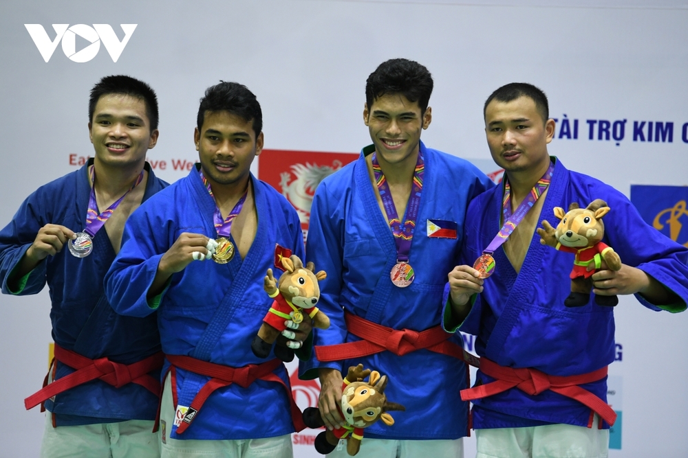 Dàn CĐV nhí Việt Nam đốn tim võ sĩ Thái Lan tại SEA Games 31 - Ảnh 10.