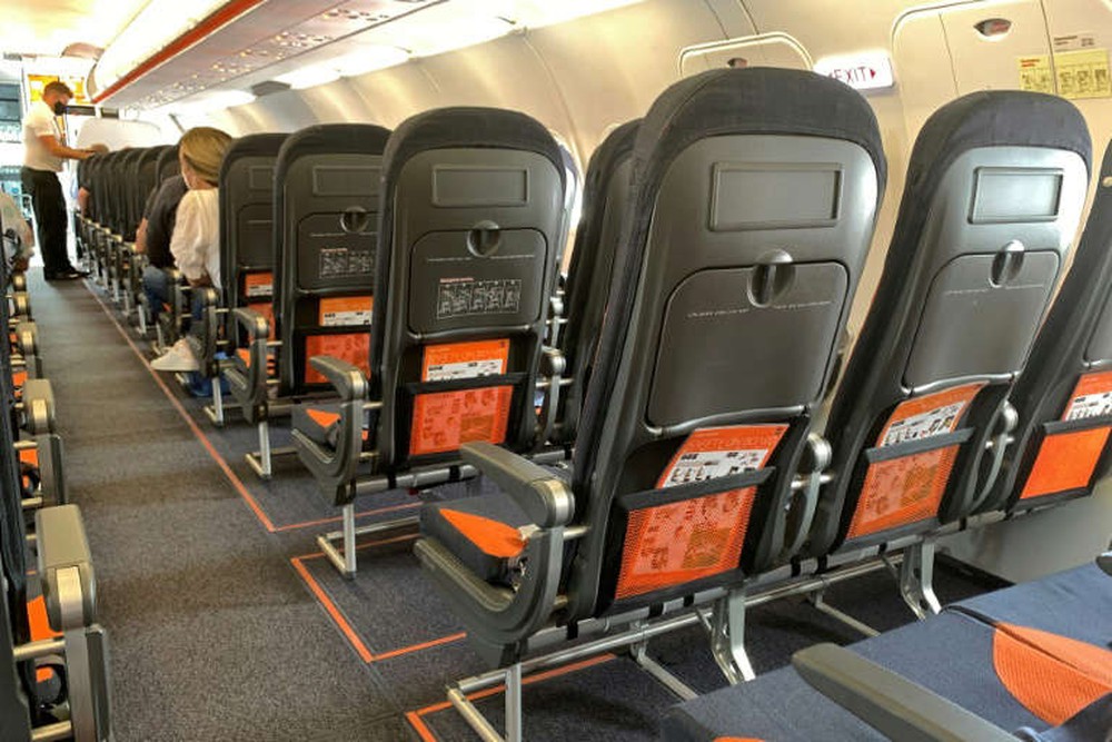 Lack of staff because of COVID-19, the UK airline decided to remove the plane's seats - Photo 1.