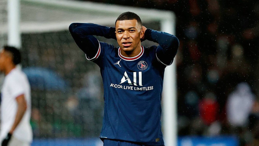 Mbappe và gia đình “sợ hãi” vì liên tục bị gây áp lực để ở lại PSG - Ảnh 2.