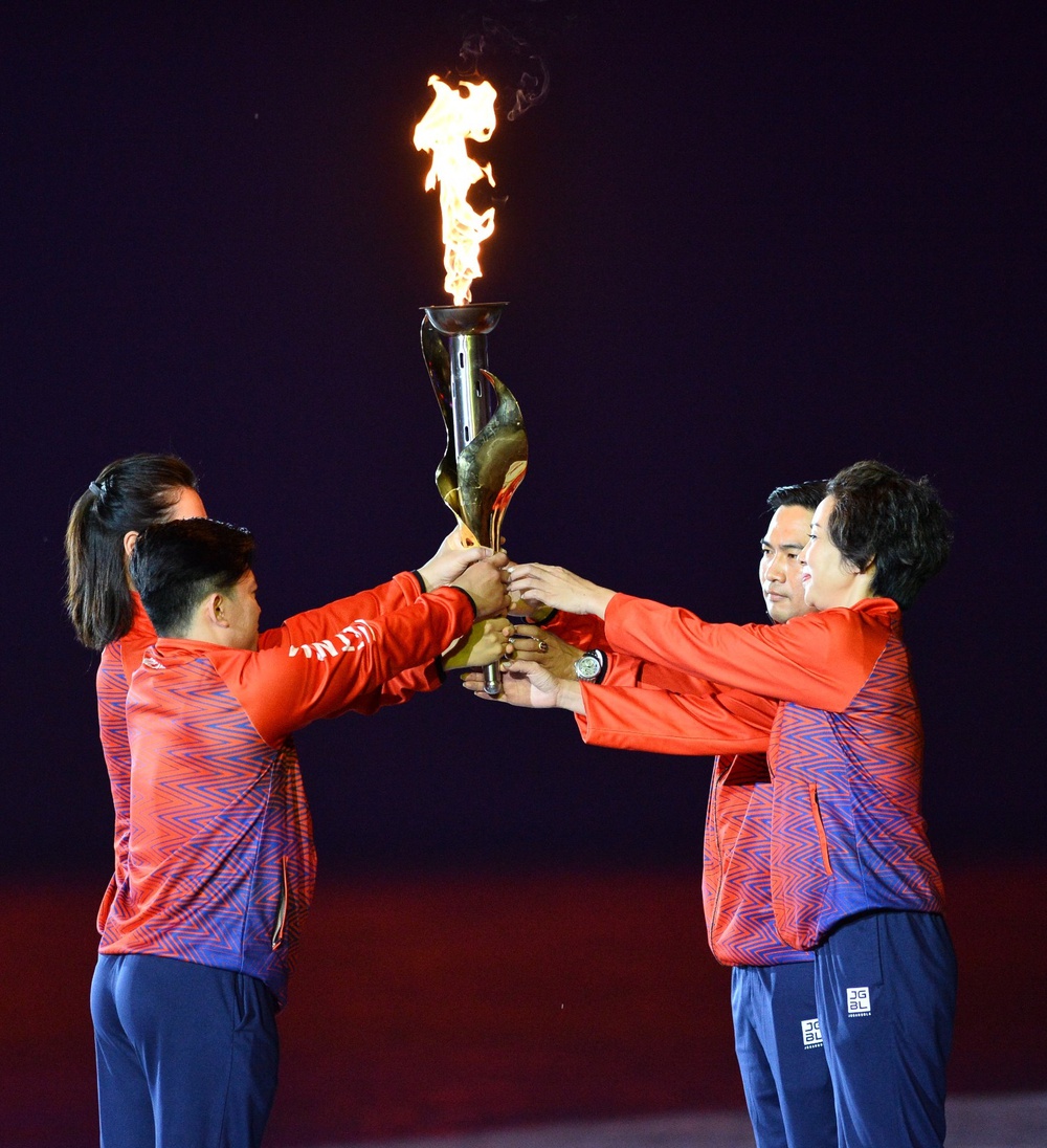 Chị họ Văn Lâm tỏa sáng với tiết mục Hồn Sen Việt trong lễ khai mạc SEA Games 31 - Ảnh 11.