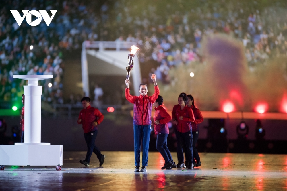 Thiêng liêng, tự hào lễ thượng cờ và rước đuốc tại khai mạc SEA Games 31 - Ảnh 17.