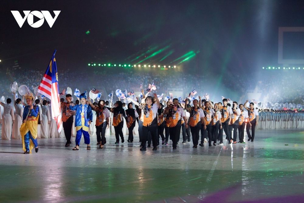 Thiêng liêng, tự hào lễ thượng cờ và rước đuốc tại khai mạc SEA Games 31 - Ảnh 8.