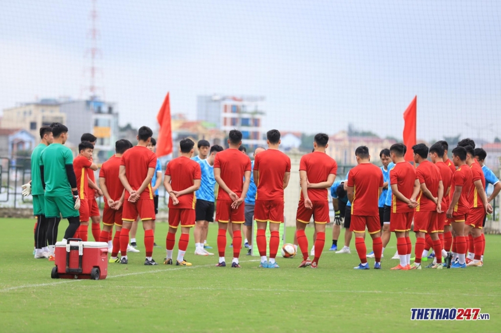 HLV Park gặp riêng Hoàng Đức, rèn kỹ 4 hậu vệ U23 Việt Nam - Ảnh 1.