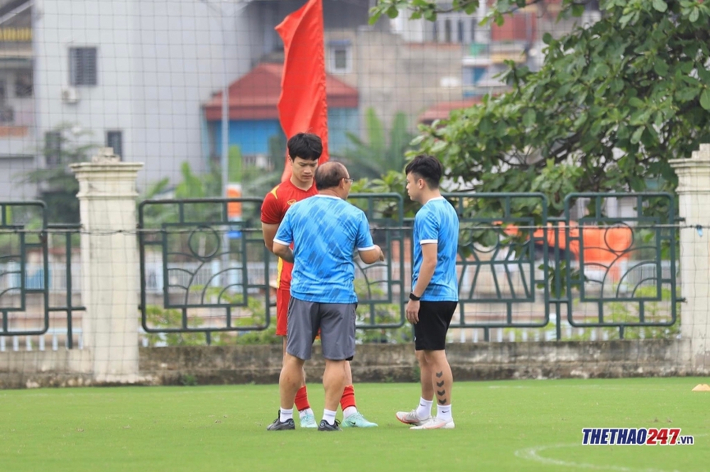 HLV Park gặp riêng Hoàng Đức, rèn kỹ 4 hậu vệ U23 Việt Nam - Ảnh 3.