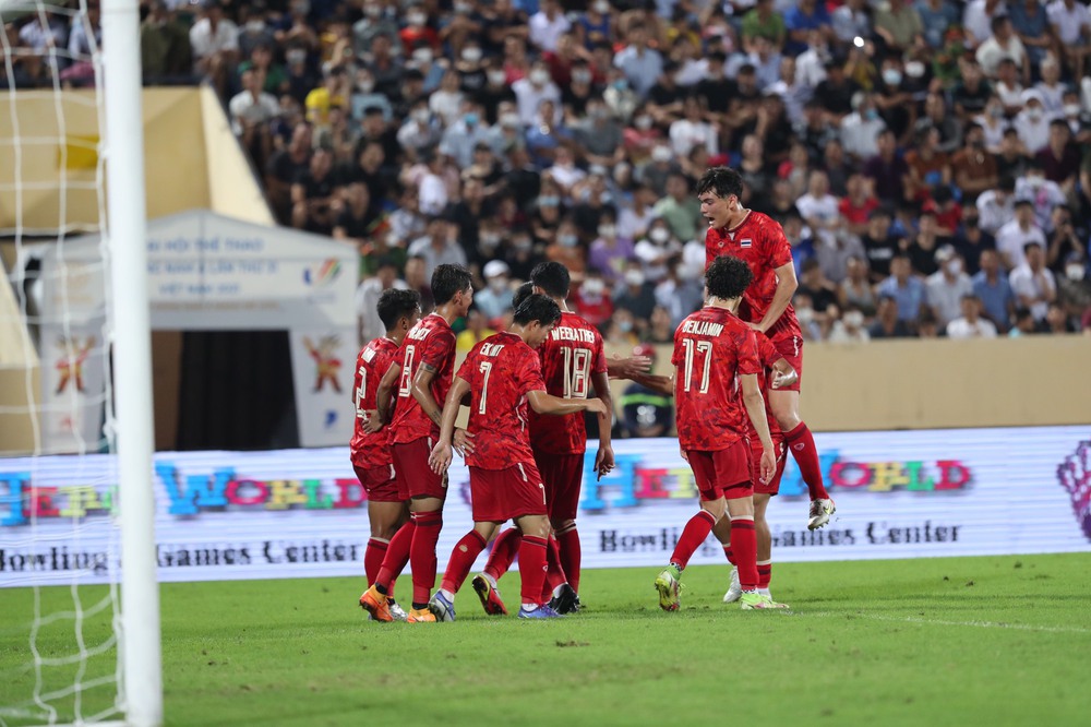 TRỰC TIẾP U23 Thái Lan 3-0 U23 Campuchia; Nữ Việt Nam 1-0 Nữ Campuchia - Ảnh 1.