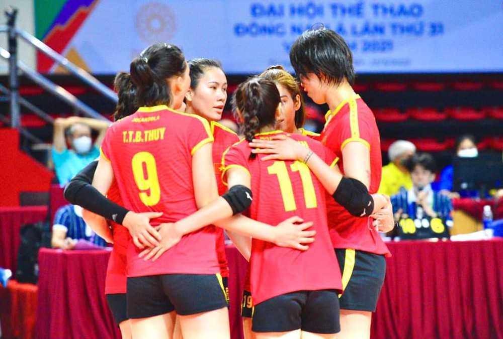 Việt Nam nhấn chìm Indonesia ngày ra quân bóng chuyền nữ SEA Games 31 - Ảnh 1.