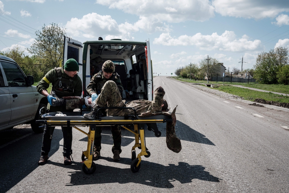 Nghị sỹ Ukraine ví chiến trường như địa ngục, hối thúc Mỹ cung cấp thêm vũ khí - Ảnh 1.