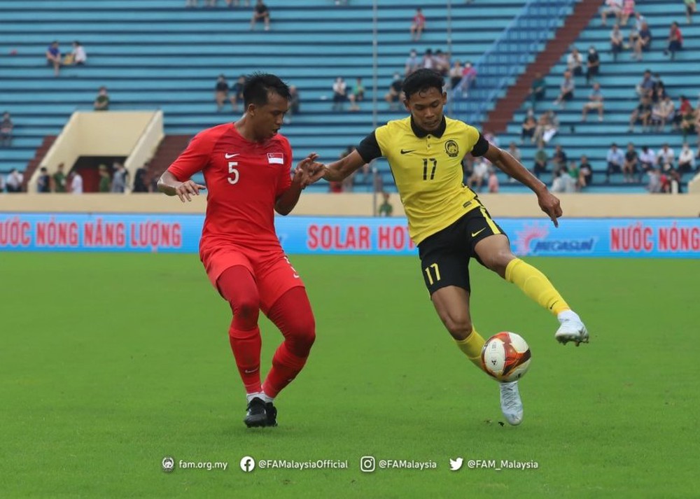 Rượt đuổi kịch tính, U23 Malaysia cầm chắc vé vào Bán kết SEA Games - Ảnh 1.