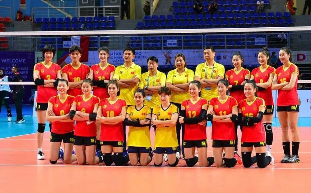 Việt Nam 'nhấn chìm' Indonesia ngày ra quân bóng chuyền nữ SEA Games 31
