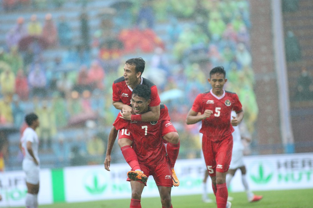 U23 Indonesia thắng giòn giã Myanmar, giúp U23 Việt Nam sớm giành vé vào bán kết SEA Games - Ảnh 3.