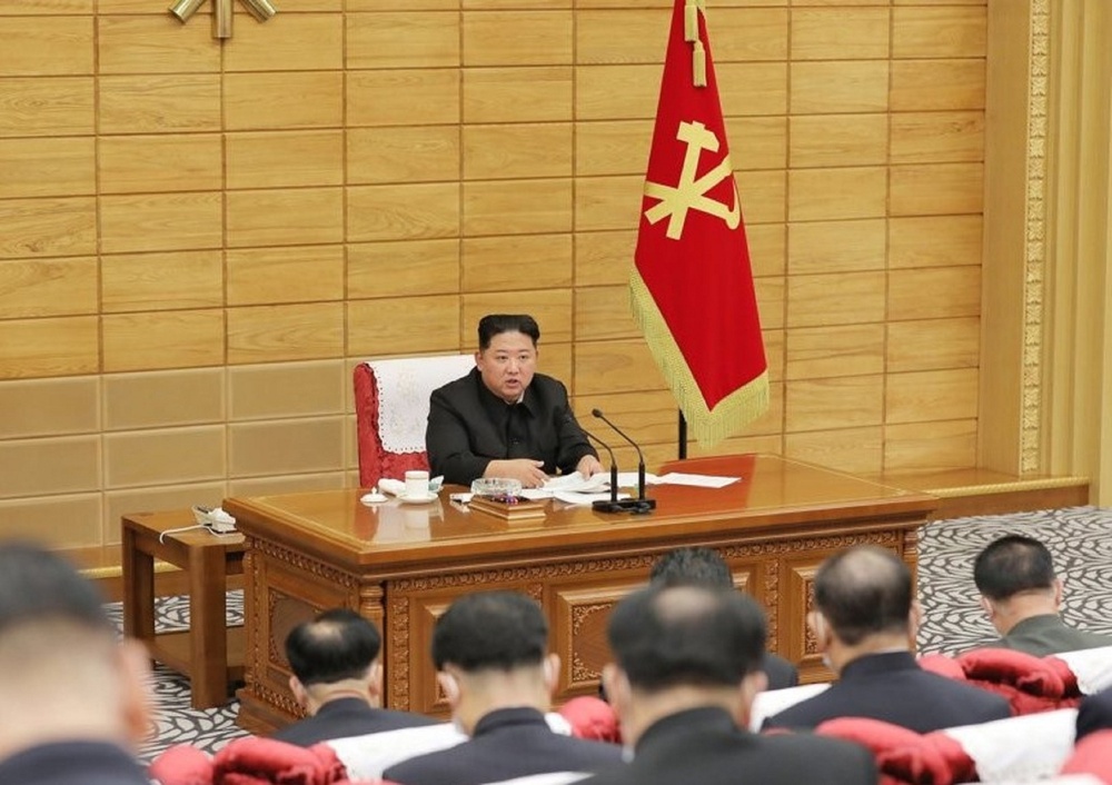 Triều Tiên ban bố biện pháp khẩn chống COVID-19, ông Kim Jong Un tuyên bố về thảm họa lớn - Ảnh 2.