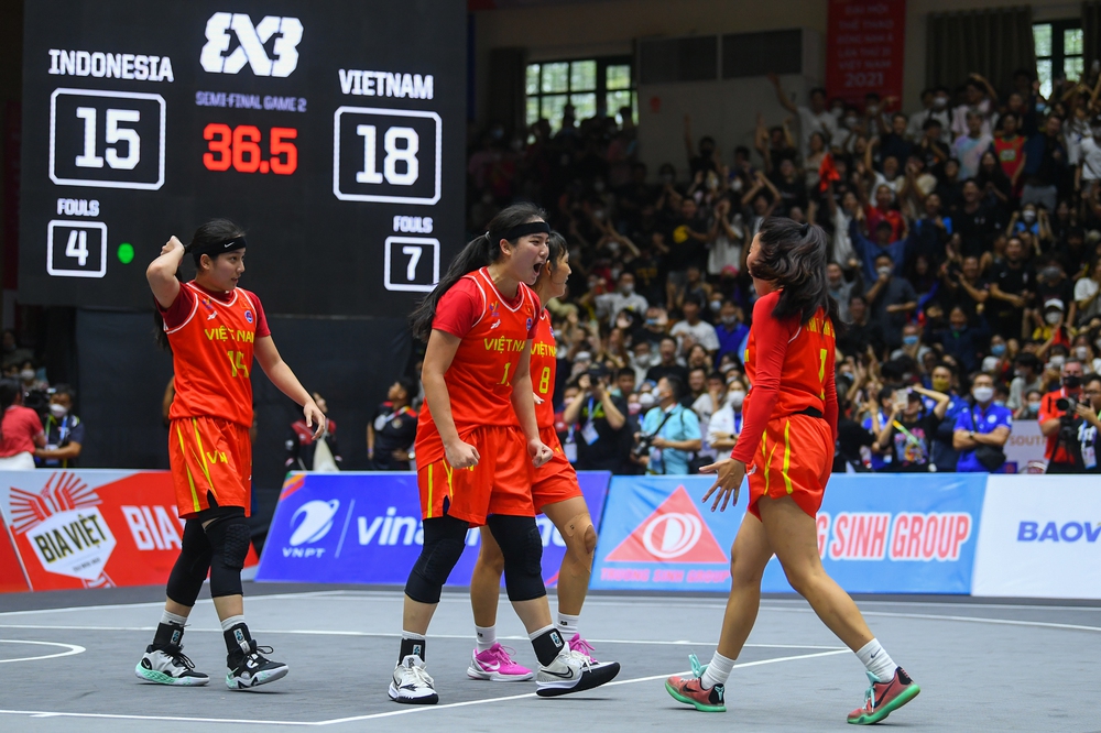 Bóng rổ Việt Nam tạo nên lịch sử với 2 tấm huy chương bạc tại SEA Games 31 - Ảnh 11.