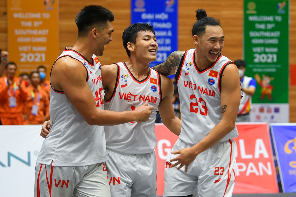 Bóng rổ Việt Nam tạo nên lịch sử với 2 tấm huy chương bạc tại SEA Games 31 - Ảnh 24.