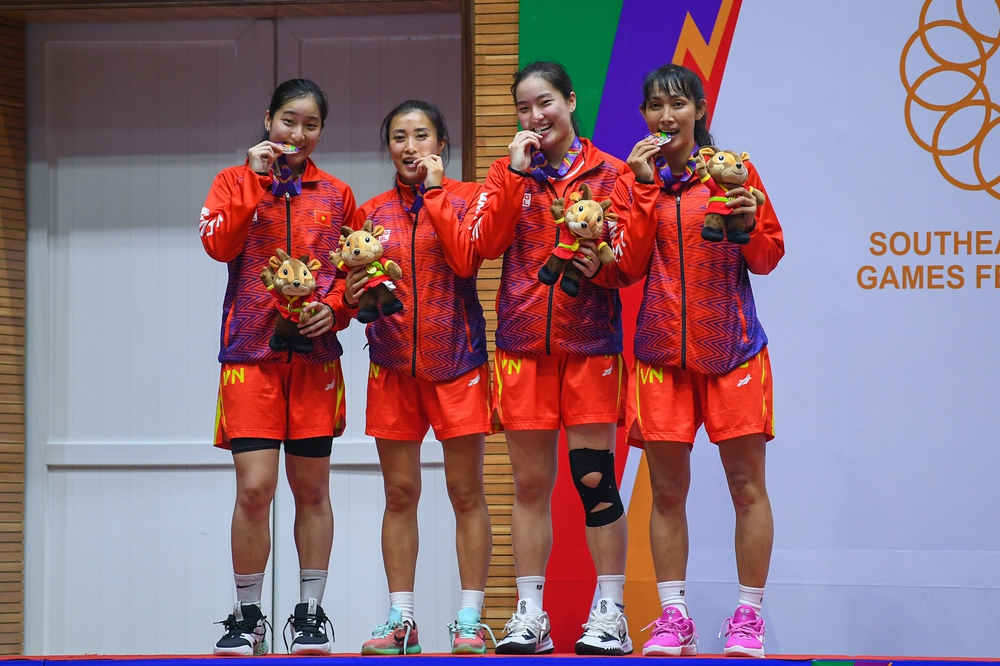 Bóng rổ Việt Nam tạo nên lịch sử với 2 tấm huy chương bạc tại SEA Games 31 - Ảnh 50.