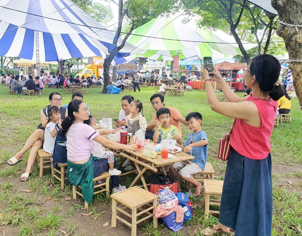  Kéo nhau đi mua đặc sản, thưởng thức ẩm thực tại Ngày hội Du lịch TP HCM  - Ảnh 10.