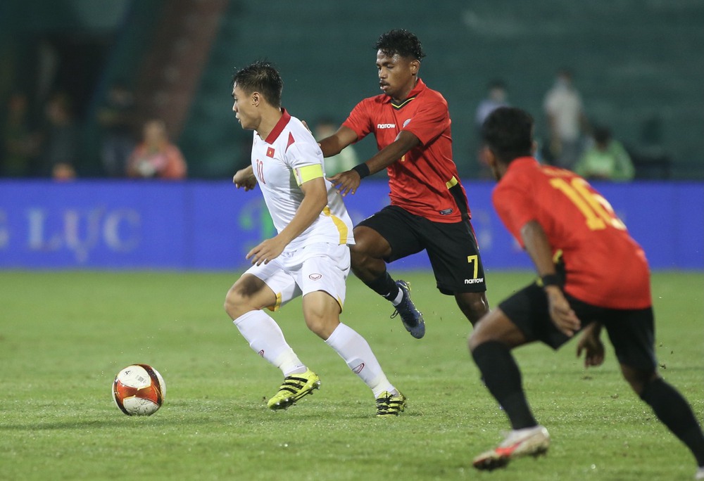 TRỰC TIẾP U23 Việt Nam vs U23 Timor Leste: HLV Park Hang-seo tung ra sân đội hình lạ - Ảnh 1.