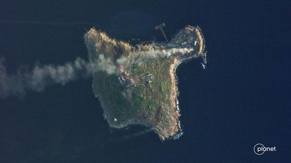 Nga tuyên bố bắn hạ máy bay chiến đấu Ukraine gần Đảo Rắn - Ảnh 1.
