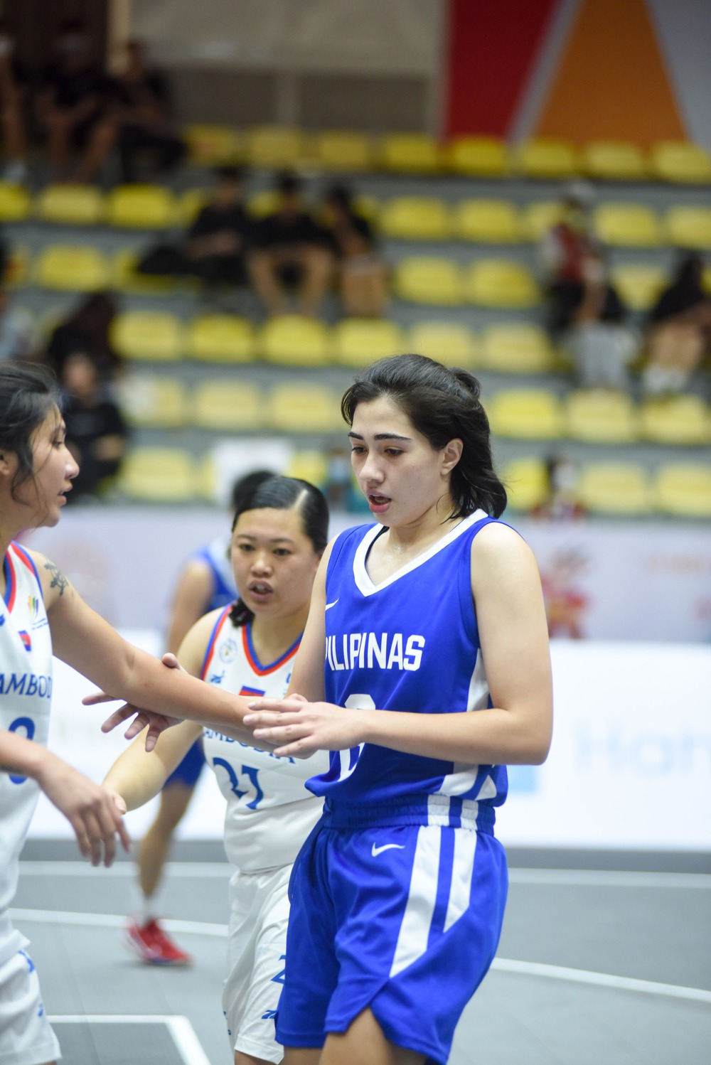 Ngày thi đấu chung kết bóng rổ 3x3 SEA Games 31: Chảo lửa Thanh Trì đón vô vàn “bóng hồng” dự khán - Ảnh 13.