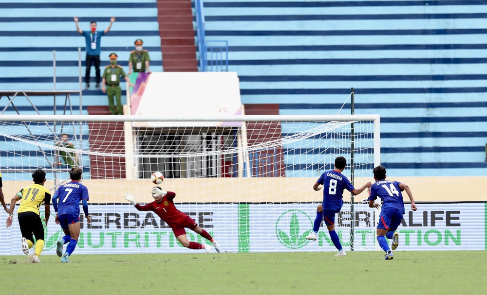 Tạo nên hai cơn địa chấn vang dội, U23 Campuchia báo tin cực vui cho thầy Park - Ảnh 2.