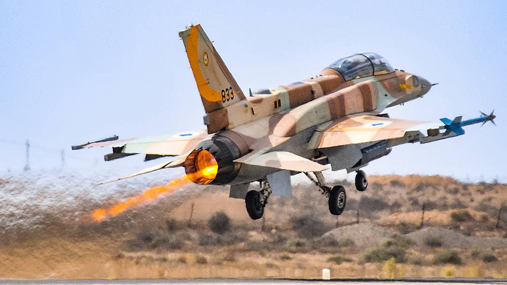 S-300 lần đầu tiên khai hỏa vào F-16 Israel: Vì sao Syria nhận được cái gật đầu của Nga? - Ảnh 5.