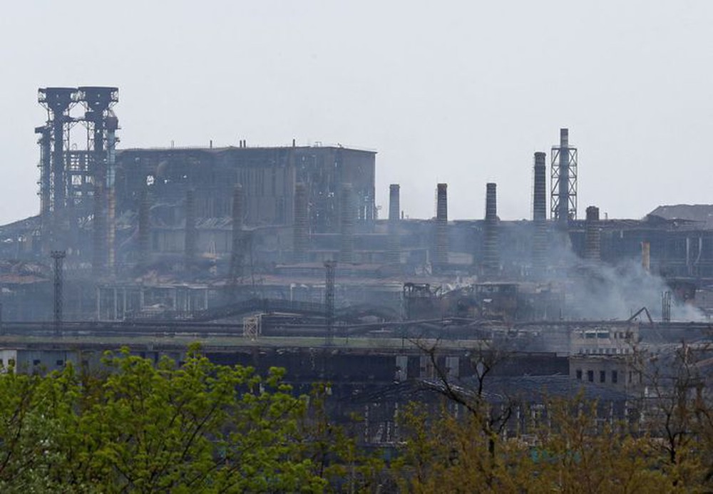 Ukrainian soldiers in Azovstal receive an order to cease fighting - Photo 1.