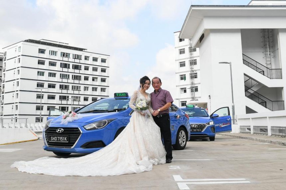 Overcome with financial capacity, the girl still chooses a taxi as a car to carry the bride - Photo 1.