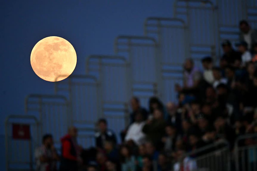 The first super lunar eclipse of the year: People are eager to watch Hang show off her beauty from all over the world - Photo 3.