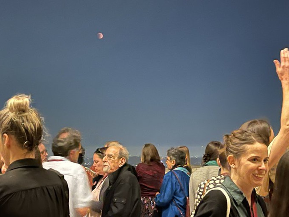 The first super lunar eclipse of the year: People are eager to watch Hang show off her beauty from all over the world - Photo 7.