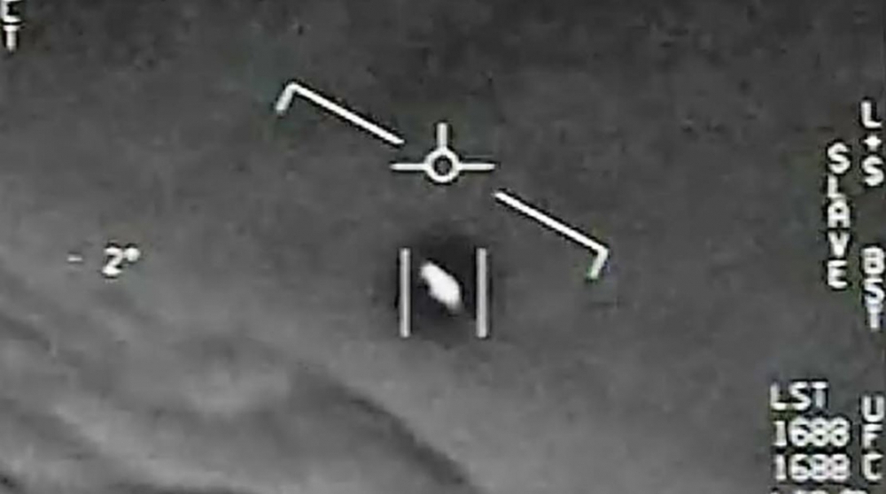 Lầu Năm Góc công bố hình ảnh và video giải mật về các vật thể bay không xác định bí ẩn - Ảnh 2.