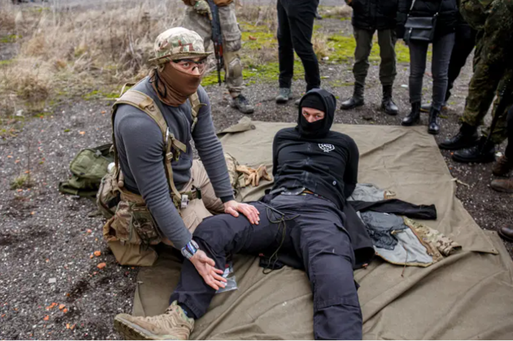 Cựu binh Mỹ chia sẻ cách quân đội Ukraine có thể chống lại các cuộc tấn công của Nga - Ảnh 2.