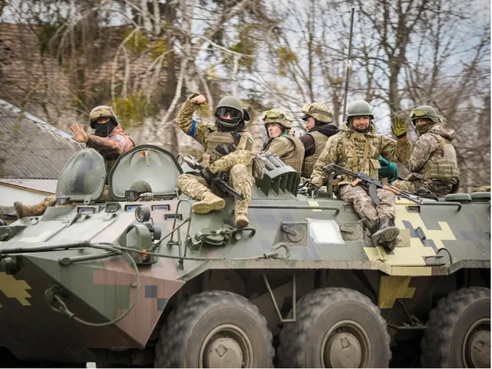4 key factors help Ukraine stand firm against Russian attacks - Photo 3.