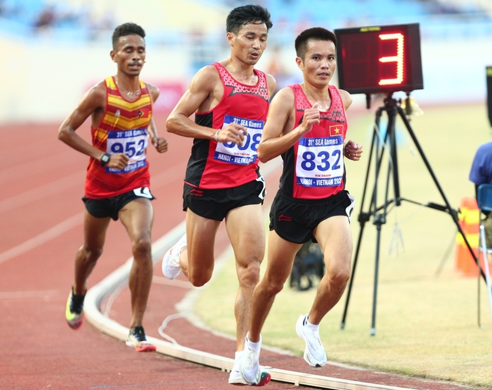 Nguyễn Văn Lai có hành động đẹp với VĐV Timor Leste sau khi giành HCV SEA Games 31 - Ảnh 6.