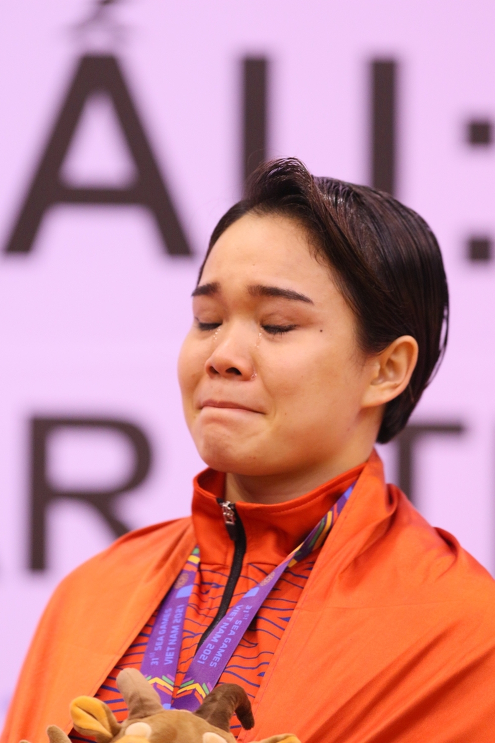Những giọt nước mắt của người thắng, kẻ thua trong ngày khai màn Karate SEA Games 31 - Ảnh 1.