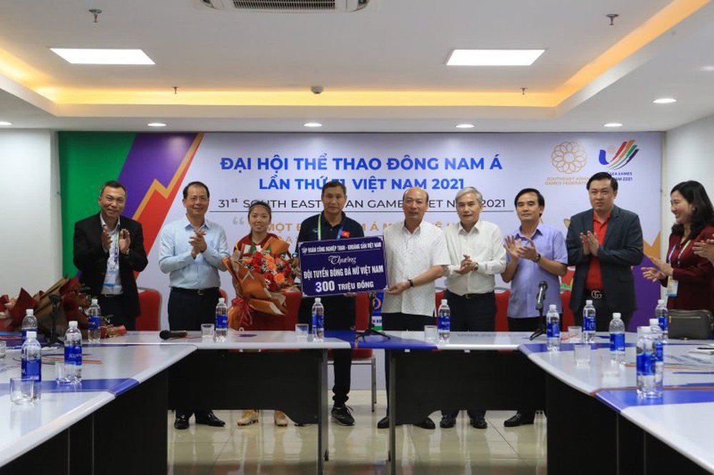 ĐT nữ Việt Nam nhận phần thưởng khủng sau khi vào chung kết - Ảnh 2.