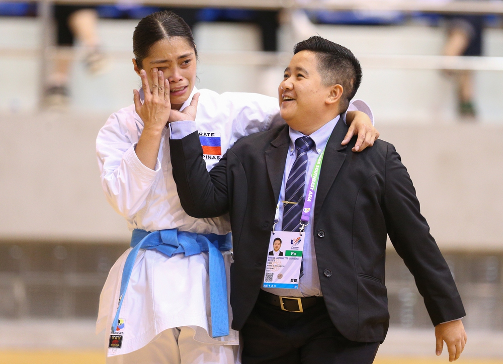 Những giọt nước mắt của người thắng, kẻ thua trong ngày khai màn Karate SEA Games 31 - Ảnh 11.
