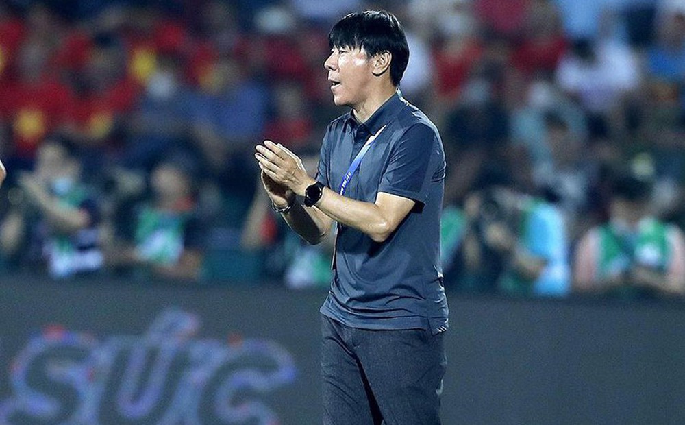 HLV Polking đưa U23 Thái Lan "lên mây", ông Shin Tae-yong mắng thẳng học trò vì thẻ đỏ